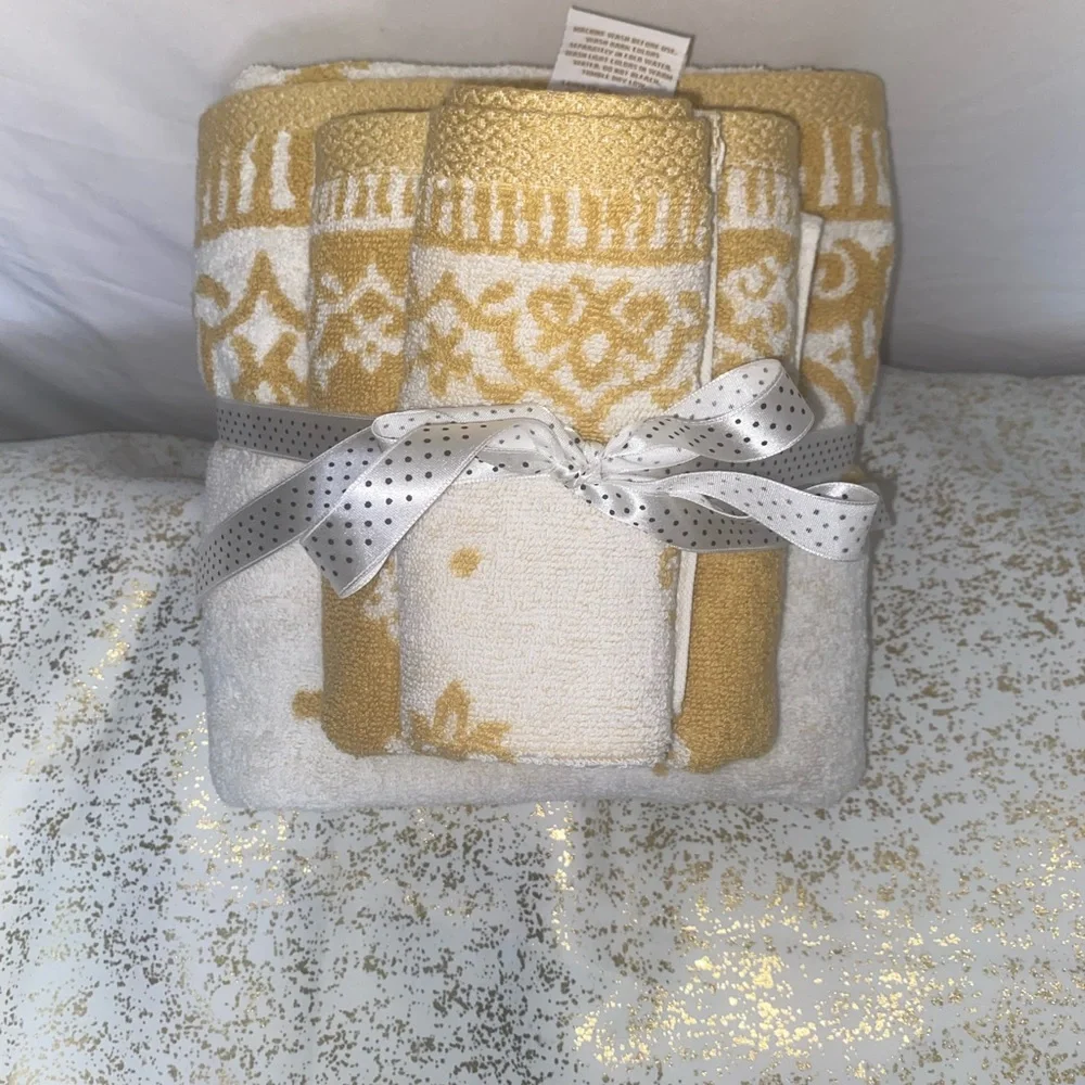 Elegant Gold and White Bath Towel Set